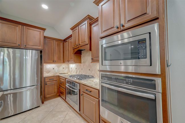 2323 Lost Bridge Ln, House other with 4 bedrooms, 3 bathrooms and 2 parking in Pearland TX | Image 16