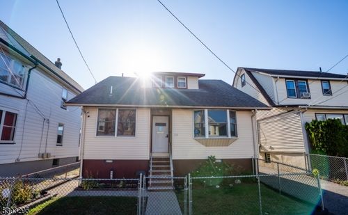 196 Hayward Pl, Wallington, NJ, 07057-1221 | Card Image