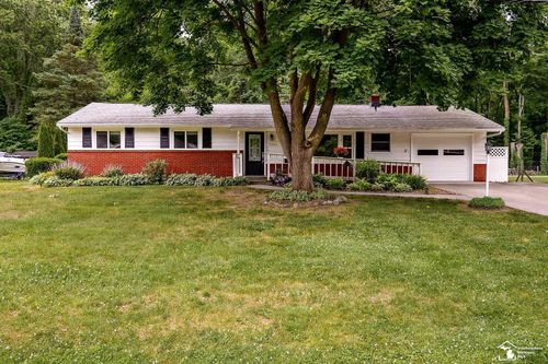 7904 Comanche Trl, Temperance, MI, 48182-9212 | Card Image