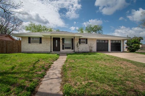 4001 Bray Dr, Corpus Christi, TX, 78413-3201 | Card Image