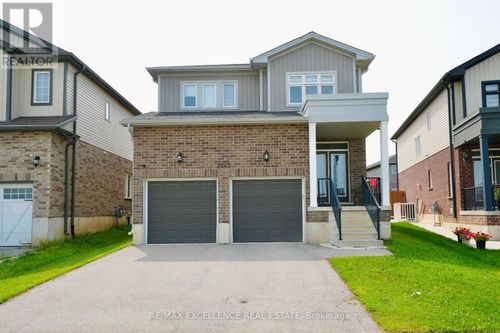 2443 Bennett Cross, London, ON, N6M0G6 | Card Image