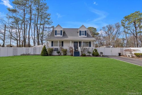 502 Station Rd, Bellport, NY, 11713-1720 | Card Image