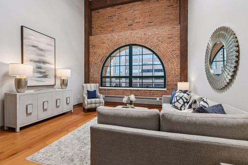 705-250 Park Ave, Minneapolis, MN, 55415-1171 | Card Image