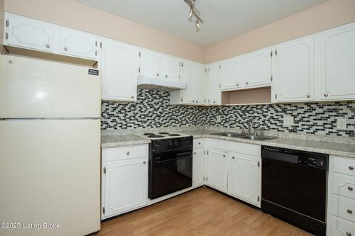 h124-1935 Gardiner Ln, Louisville, KY, 40205-2823 | Card Image