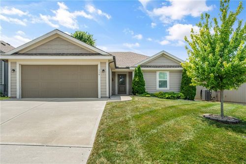 116 N Sivley St, Peculiar, MO, 64078-9111 | Card Image