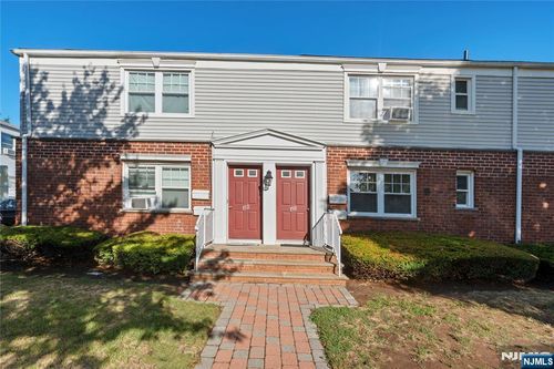 150 Vanderburgh Ave, Rutherford, NJ, 07070-1828 | Card Image