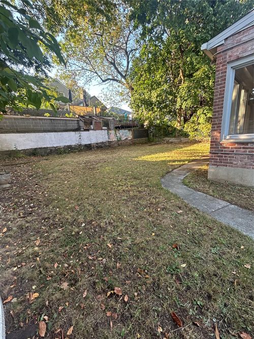 141 Sterling Ave, Yonkers, NY, 10704-3623 | Card Image