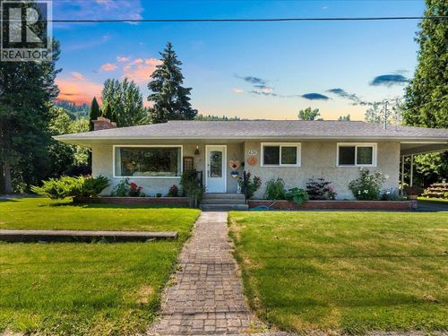 635 Jacobs Street, Warfield, BC, V1R2C9 | Card Image