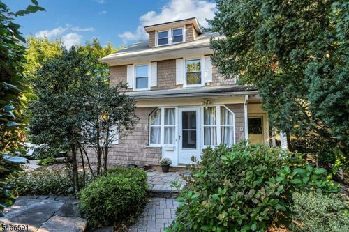 9 Laurel Pl, Montclair, NJ, 07043-1501 | Card Image