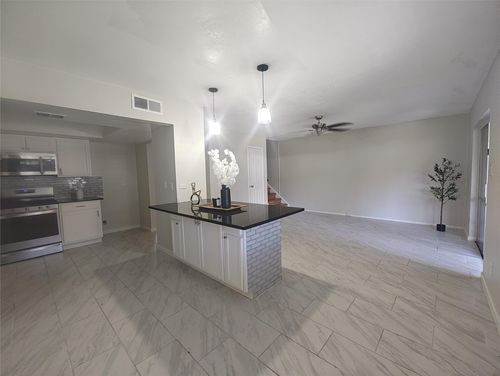 362-2252 Shadowdale Dr, Houston, TX, 77043-2111 | Card Image