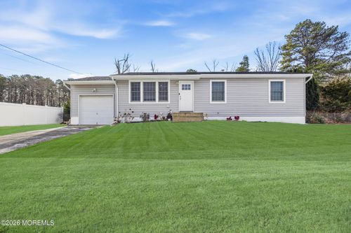 17 Bass Pl, Howell, NJ, 07731-1303 | Card Image