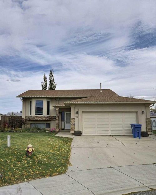 20 Mt Backus Place W, House with 5 bedrooms, 2 bathrooms and 4 parking in Lethbridge AB | Card Image