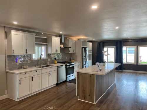 7 Magnolia Via, Anaheim, CA, 92801-1033 | Card Image
