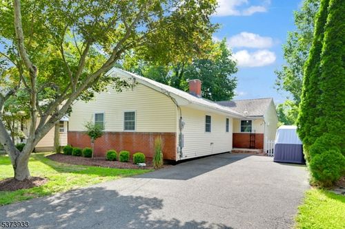 6 Park Pl, Pompton Lakes, NJ, 07442-1019 | Card Image