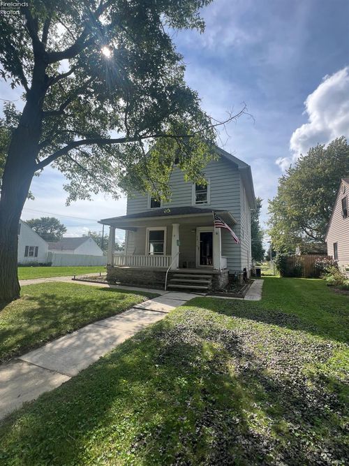 439 N Washington St, Tiffin, OH, 44883-1242 | Card Image