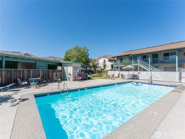 APT-21 - 10 S Cove Ave, Condo with 2 bedrooms, 1 bathrooms and 2 parking in Wenatchee WA | Image 4