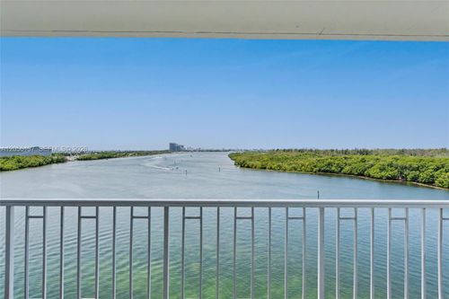822-500 Bayview Dr, Sunny Isles Beach, FL, 33160-4780 | Card Image