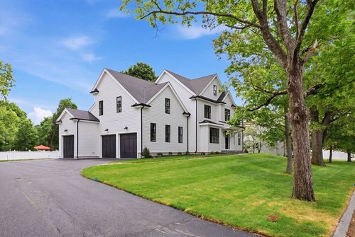 37 Maple Street, Lynnfield, MA, 01940 | Card Image