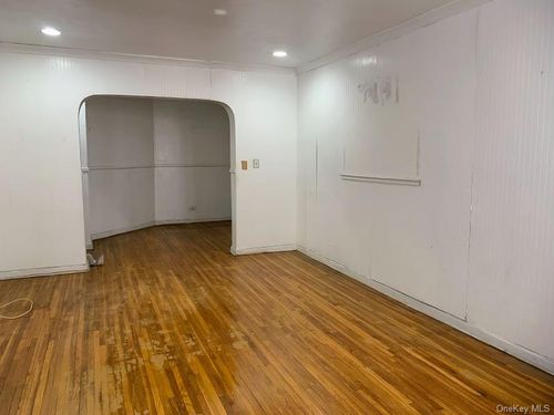 2m-7610 34th Avenue, New York, NY, 11372 | Card Image