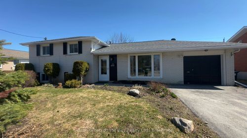 641 Oak St, Collingwood, ON, L9Y2Z7 | Card Image