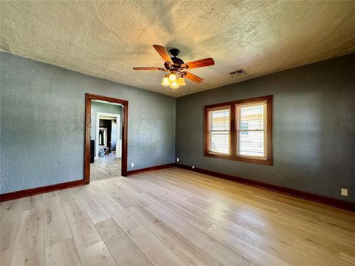 609 N Caddo St, Weatherford, OK, 73096-3809 | Card Image