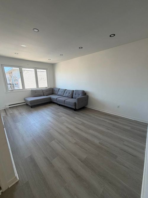 9024 Place De Louresse N., Montréal (Anjou), QC, H1J1V7 | Card Image