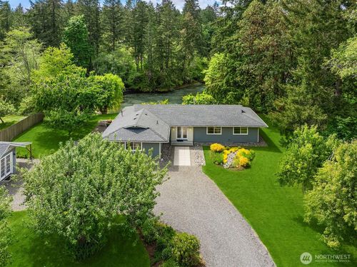 9171 Miller Rd Ne, Bainbridge Island, WA, 98110-3482 | Card Image