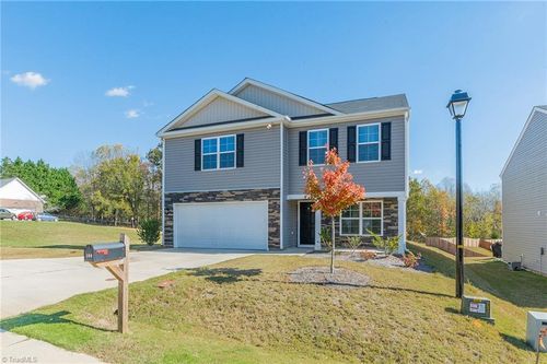 109 Carriage Cove Cir, Mocksville, NC, 27028-2965 | Card Image