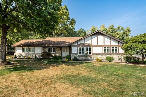 16053 Hunters Way Dr, Chesterfield, MO, 63017-5056 | Card Image