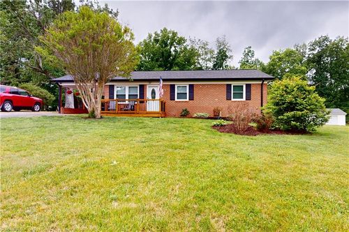161 Washington Ave, Mount Airy, NC, 27030-8701 | Card Image
