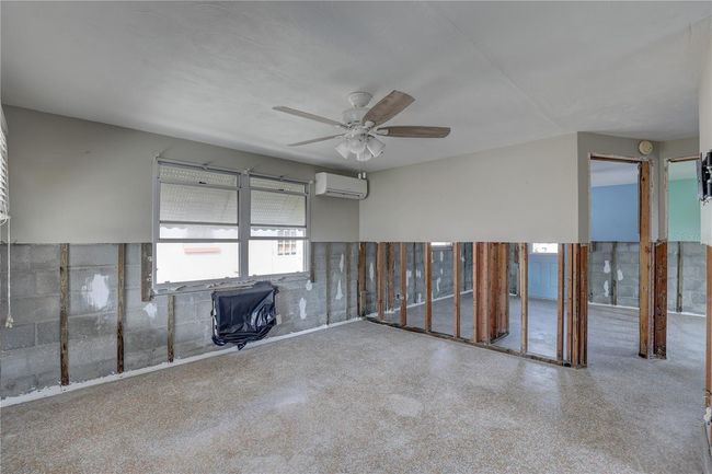13313 2 Nd St E, House other with 2 bedrooms, 1 bathrooms and null parking in Madeira Beach FL | Image 8