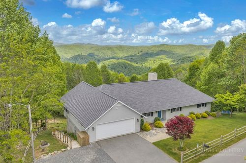 784 Alpine Drive, Seven Devils, NC, 28604 | Card Image