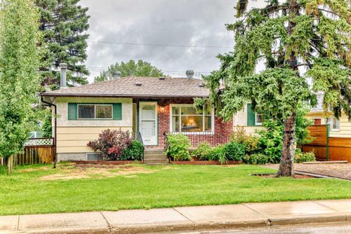 8624 33 Avenue Nw, Calgary, AB, T3B1M3 | Card Image