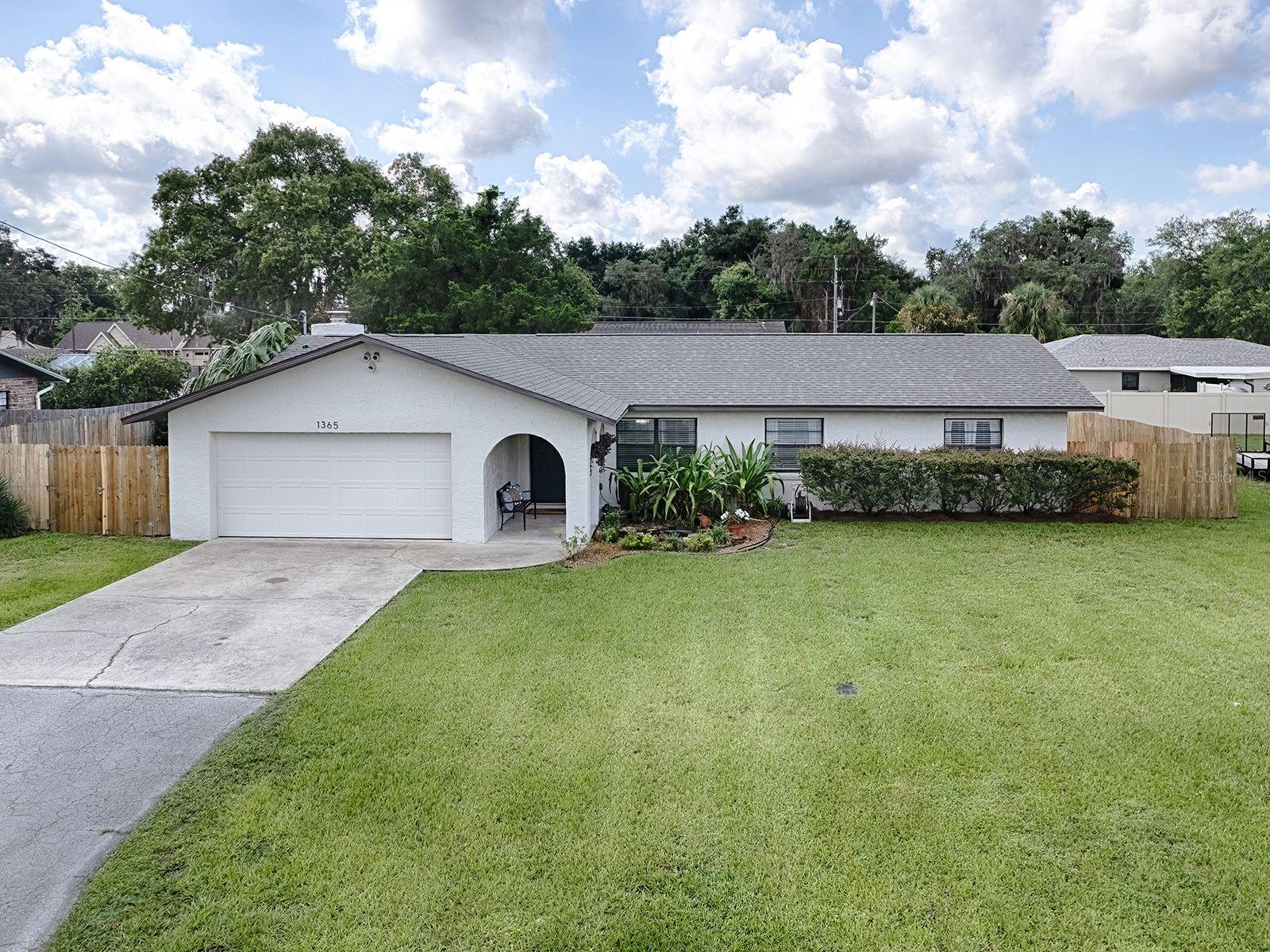 Cr 442 , Lake Panasoffkee, FL 33538