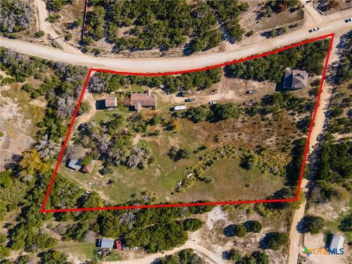 989 Oil Wl, Pipe Creek, TX, 78063-5217 | Card Image
