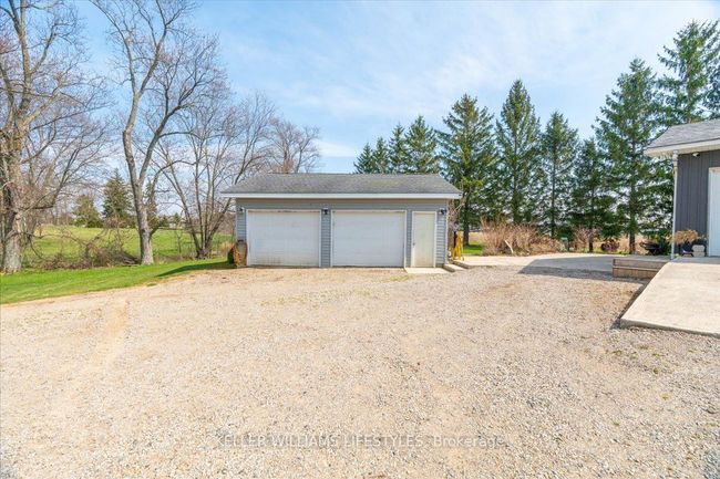 4609 Douglas Line, House other with 4 bedrooms, 2 bathrooms and 5 parking in Town Of Plympton Wyoming ON | Image 36