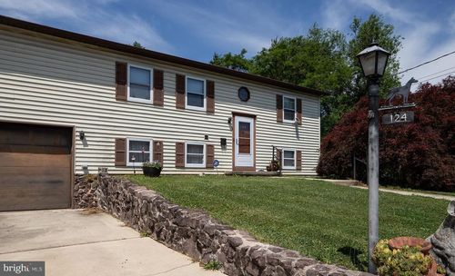 124 Evergreen St, HUMMELSTOWN, PA, 17036-1205 | Card Image