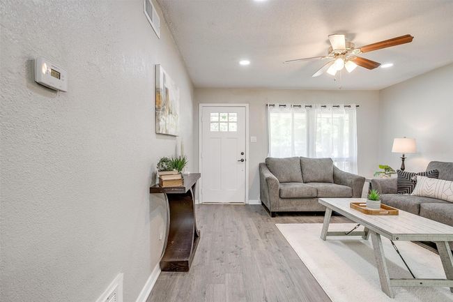 1909 Balla Way, House other with 3 bedrooms, 2 bathrooms and null parking in Grand Prairie TX | Image 5
