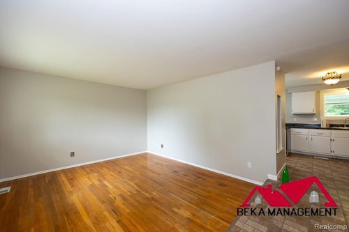8040 Alton St, Canton, MI, 48187-4200 | Card Image