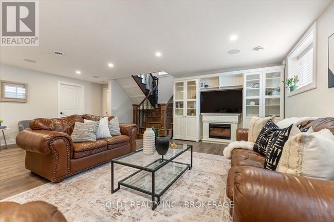 1107 Balfour St, House other with 6 bedrooms, 4 bathrooms and 6 parking in Fenwick ON | Image 30