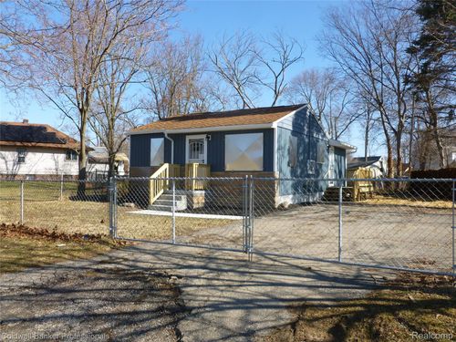 2908 Douglas Ave, Flint, MI, 48506-2966 | Card Image