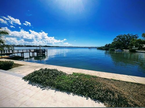 2431 Sunrise Dr Se, St Petersburg, FL, 33705-3338 | Card Image
