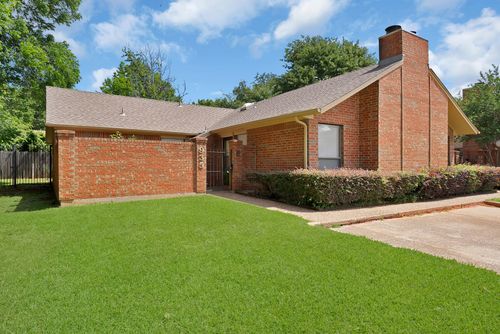 935 Cedarland Blvd, Arlington, TX, 76011-6162 | Card Image