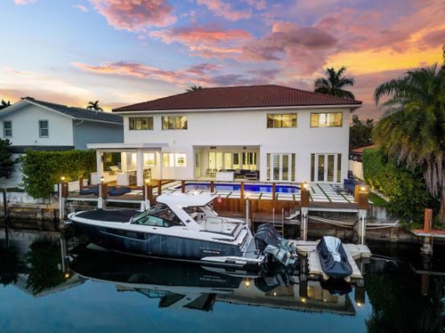 16430 Ne 30th Ave, North Miami Beach, FL, 33160-4133 | Card Image