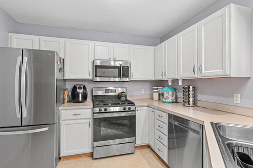 11863 River Hills Dr, Burnsville, MN, 55337-3313 | Card Image