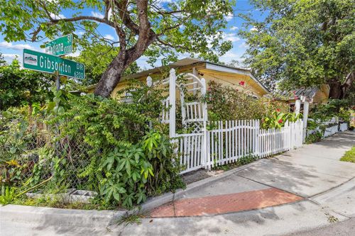 6204 Gibsonton Dr, Gibsonton, FL, 33534-4305 | Card Image