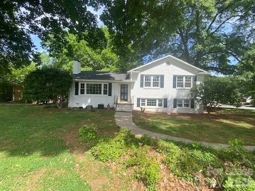 3927 Sharon View Rd, Charlotte, NC, 28226-4911 | Card Image