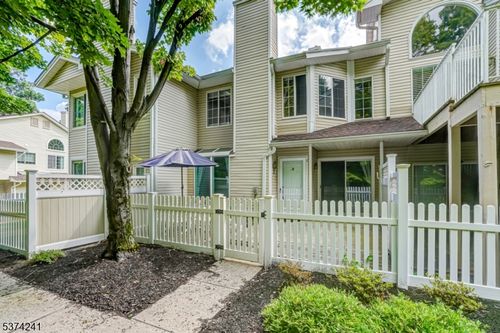 7 Sussex Ct, Bedminster, NJ, 07921-1833 | Card Image