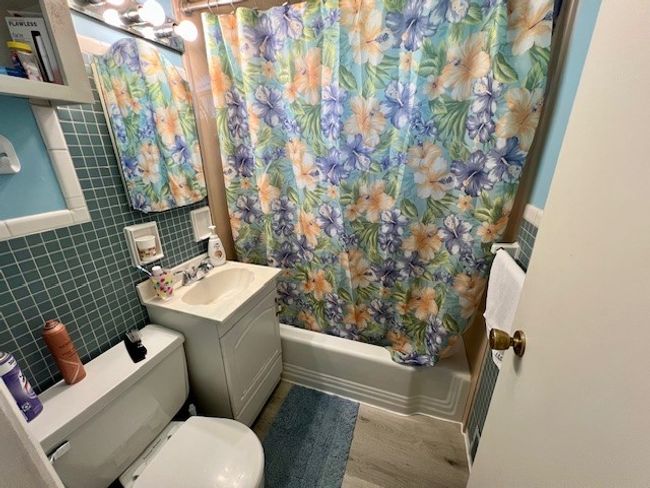 Rear home full bath | Image 5