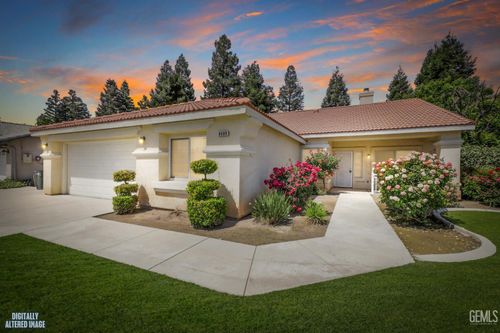 8600 Spanish Bay Dr, Bakersfield, CA, 93312-5084 | Card Image